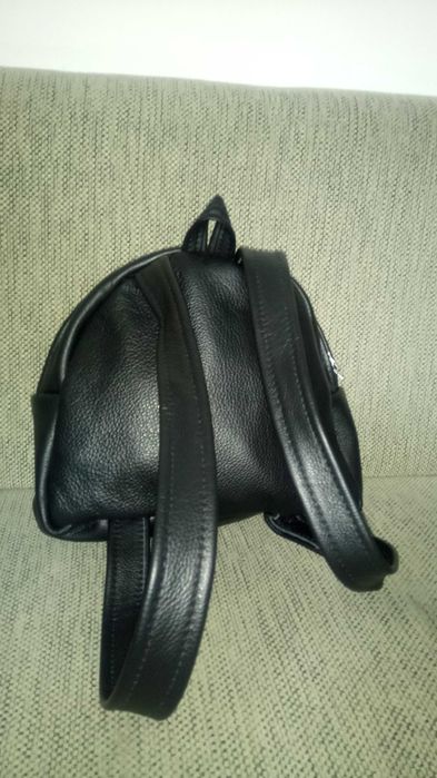 Черна кожена раница