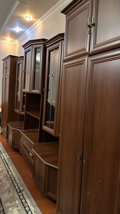 Продам срочно  стенку сервант