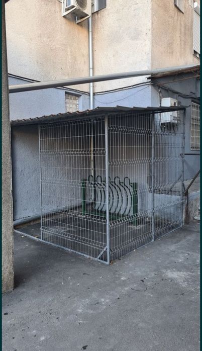 Vând 2 țarcuri metalice 3x3