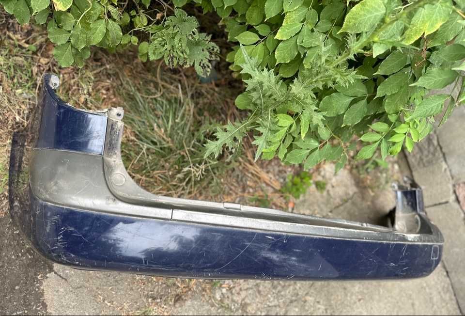 бампер на Рено Лагуна 2  в наличии привозное