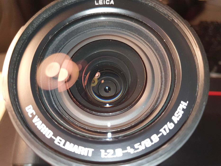 Aparat foto Panasonic Lumix FZ2000