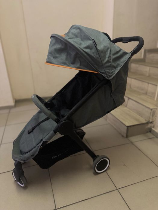 Продам прогулочную коляску