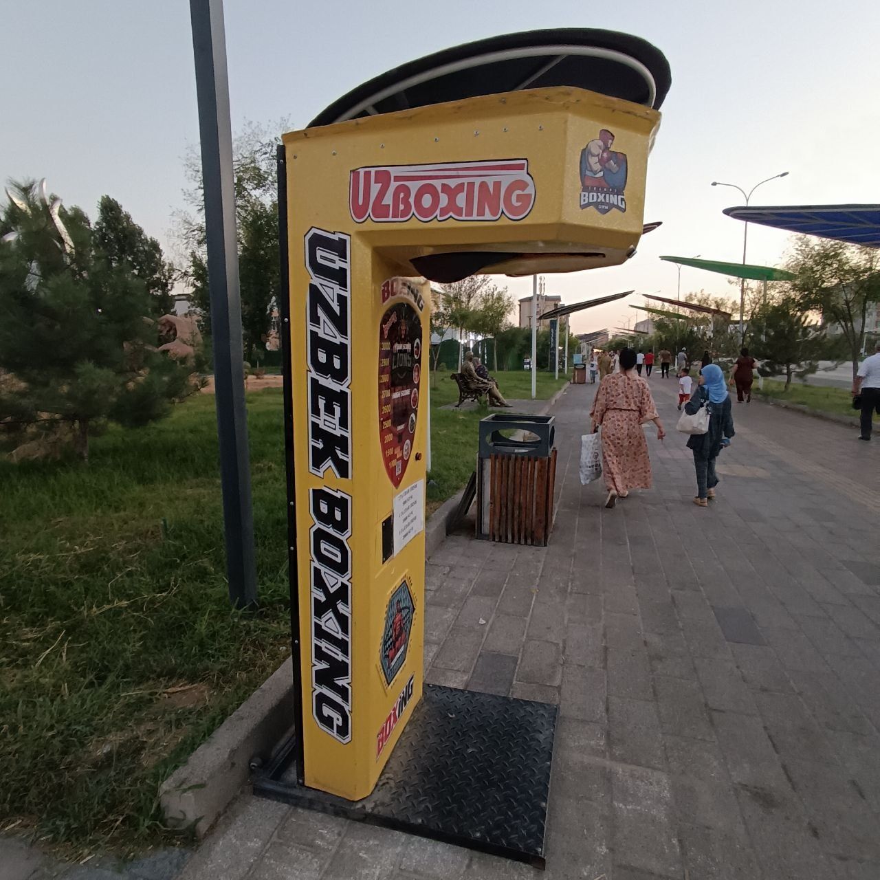 Udarnik boks apparati attraksion uchun
