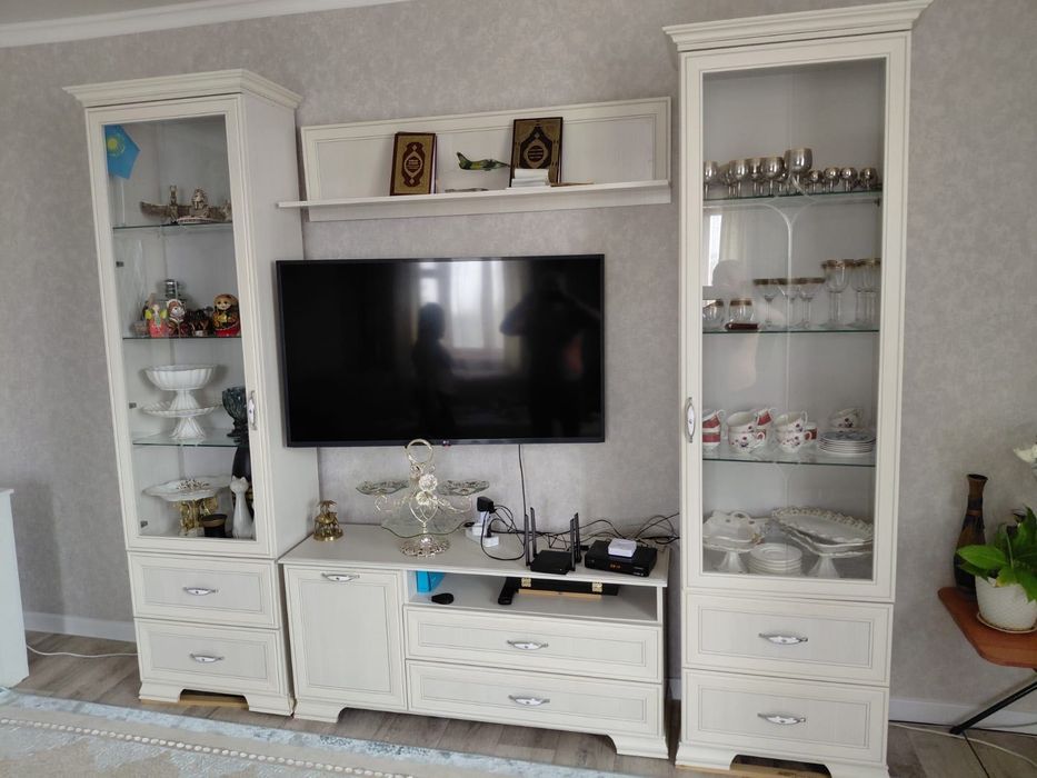 Продам шкаф белый 150к