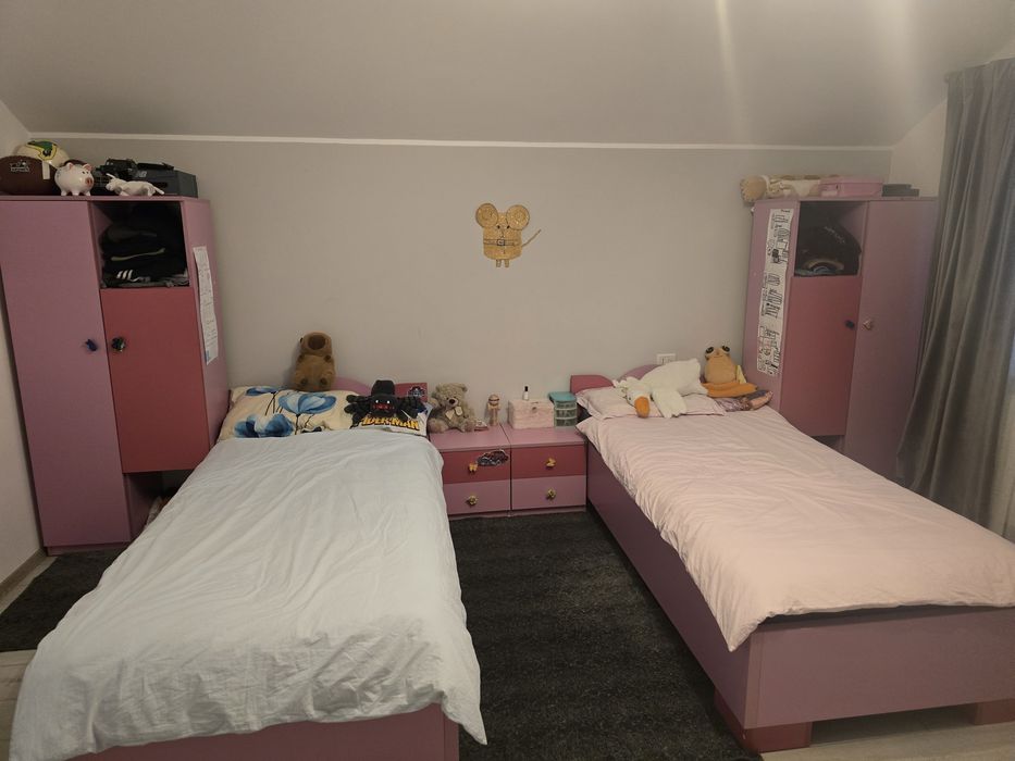 Vand mobila din MDF+PAL ideala pentru fetite,tot ce se vede in poze.