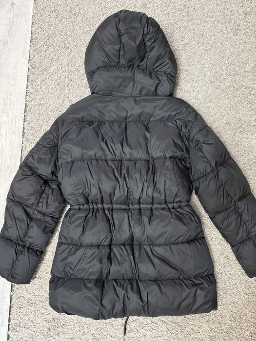 Подается куртка Mango