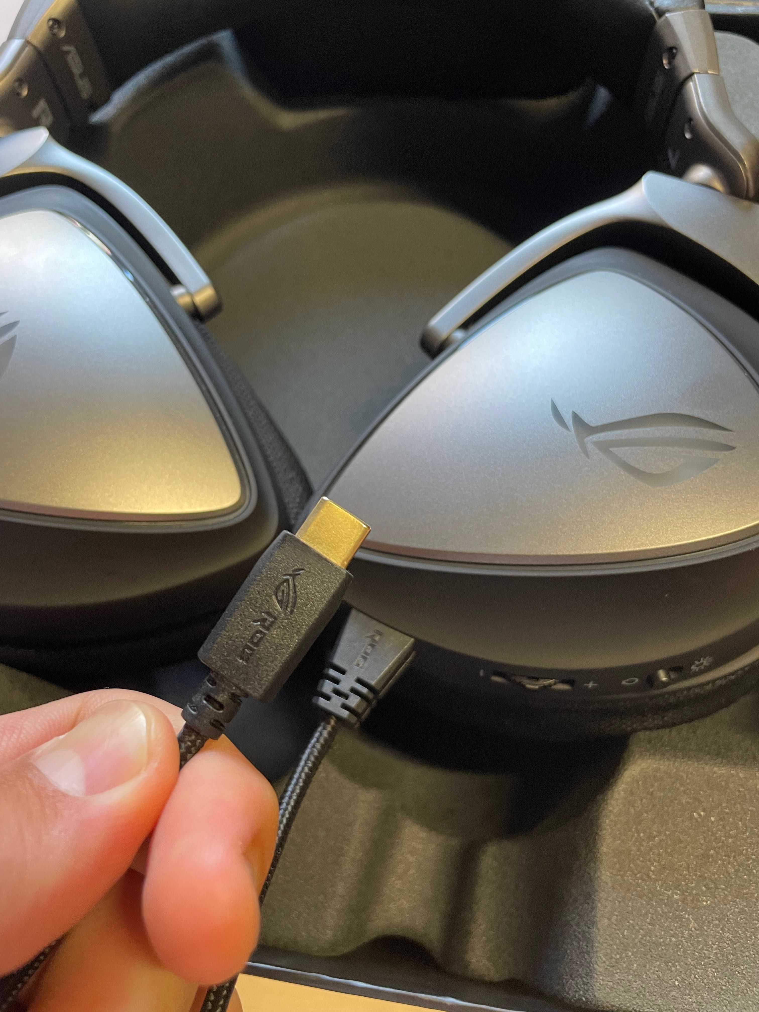casti Asus Rog Delta