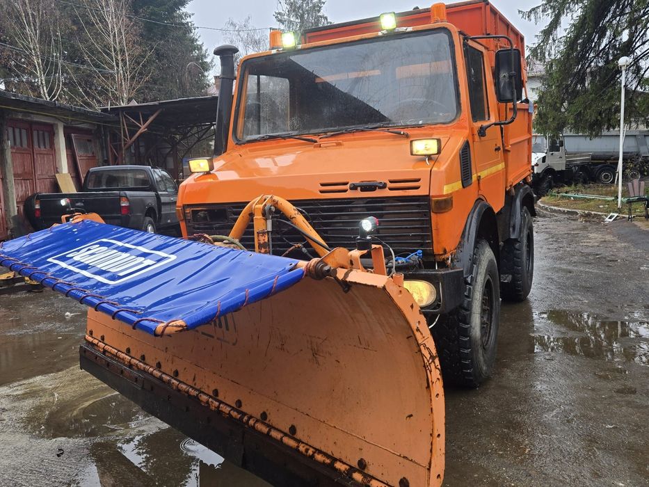 Unimog echipat pentru deszăpezire Stare buna