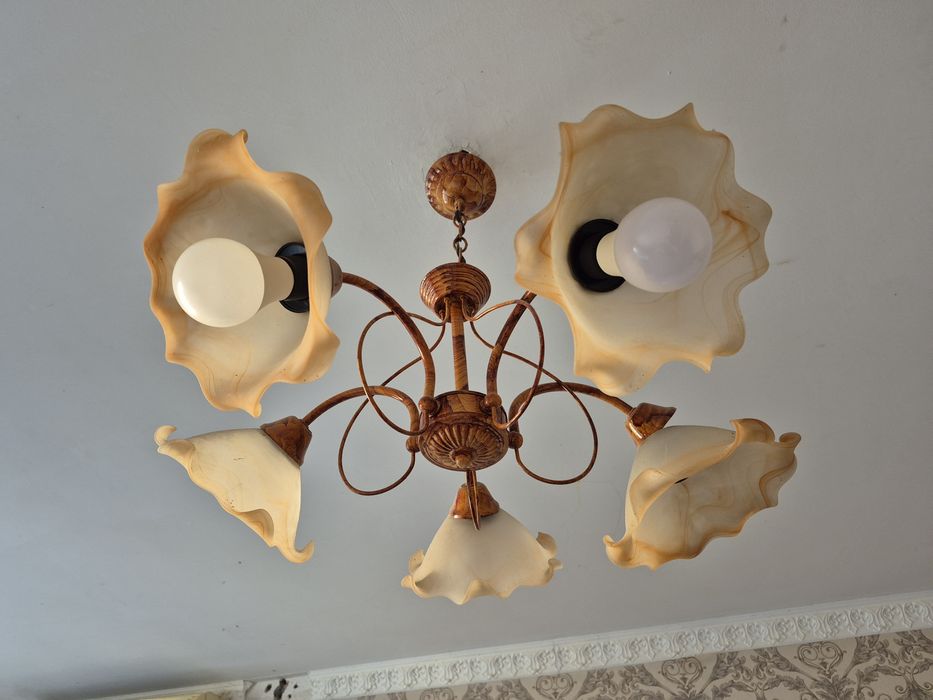 Продам люстры в хорошем состоянии