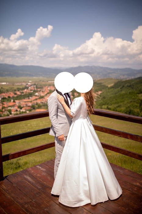 Rochie mireasa by Salon Dya, halat și voal