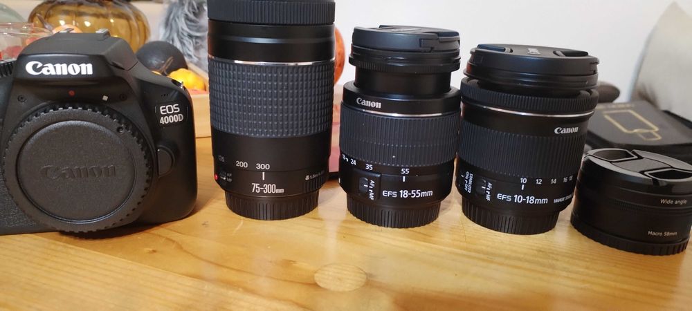 Pachet complet camera DSLR Canon EOS 4000 D + 4 obiective + accesorii