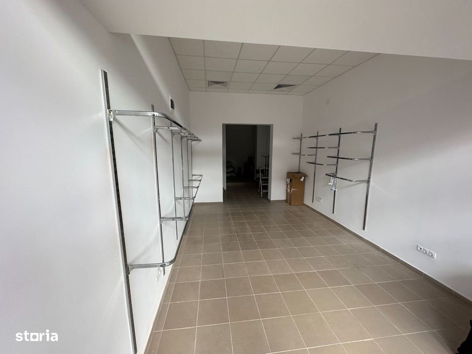Spatiu comercial/birou 33 mp, semicentral, intrare din strada