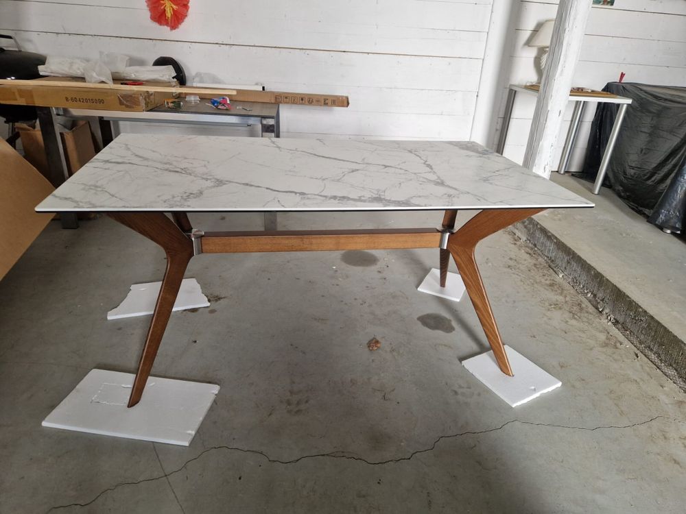 Masa eleganta Calligaris noua, ambalata
