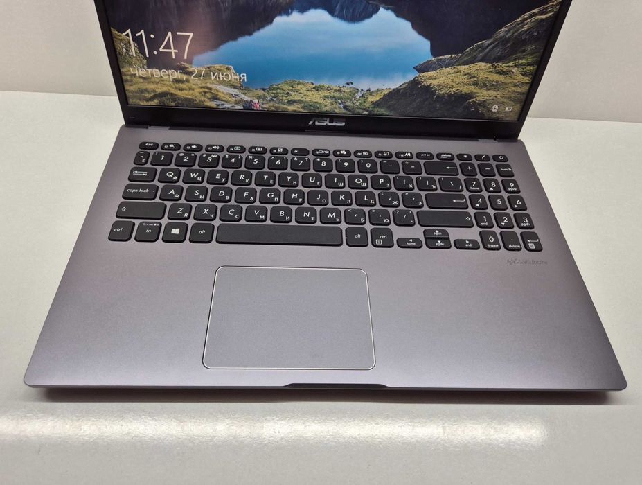 Asus Core i3-8145U  4/256  15.6 Full hd ekran  169$