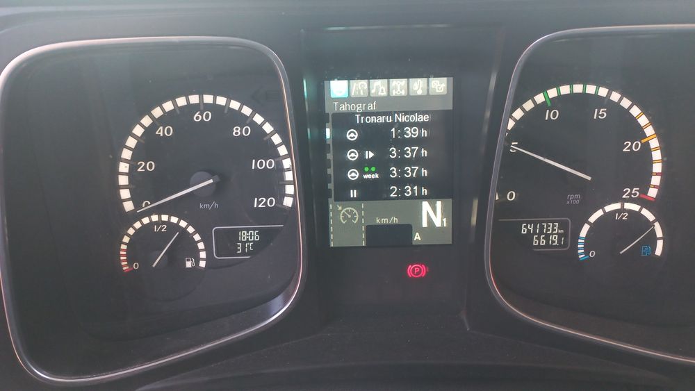 Vănd cap tractor cu semiremorca