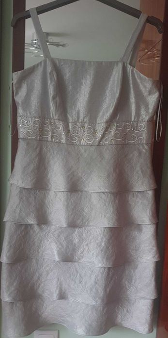 Vind rochie de ocazie nouă