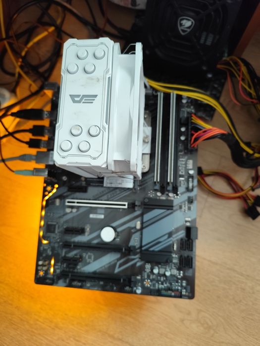 Продам комплект i7 9700+ z390+ ozu 16gb+ башня