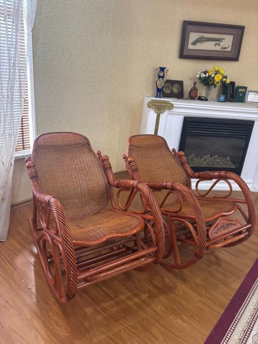 Кресло качалка б/у много не использовалась!