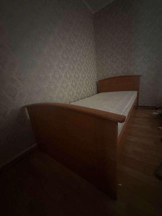 Кровать с матрасом