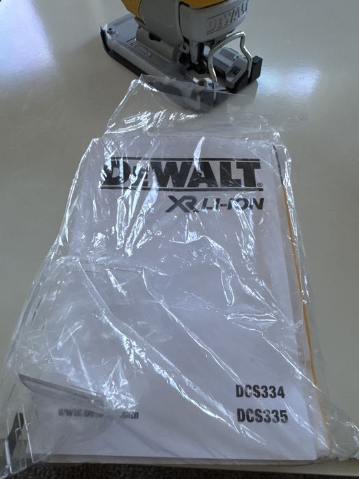 Fierăstrău pendular Dewalt DCS334