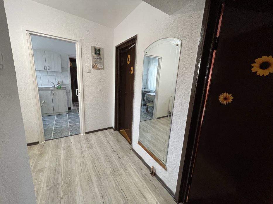 Inchiriez apartament 3 camere cu centrala proprie - zona Traian