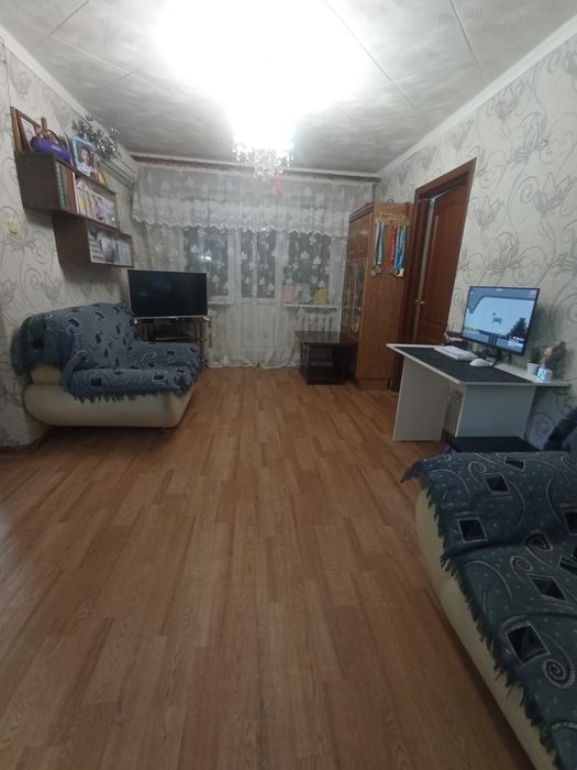 Продаю 2-х комнатную квартиру в 12 микрорайоне.