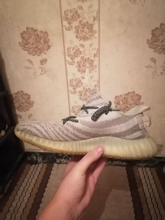Продавам Yezzy 350 blue tint