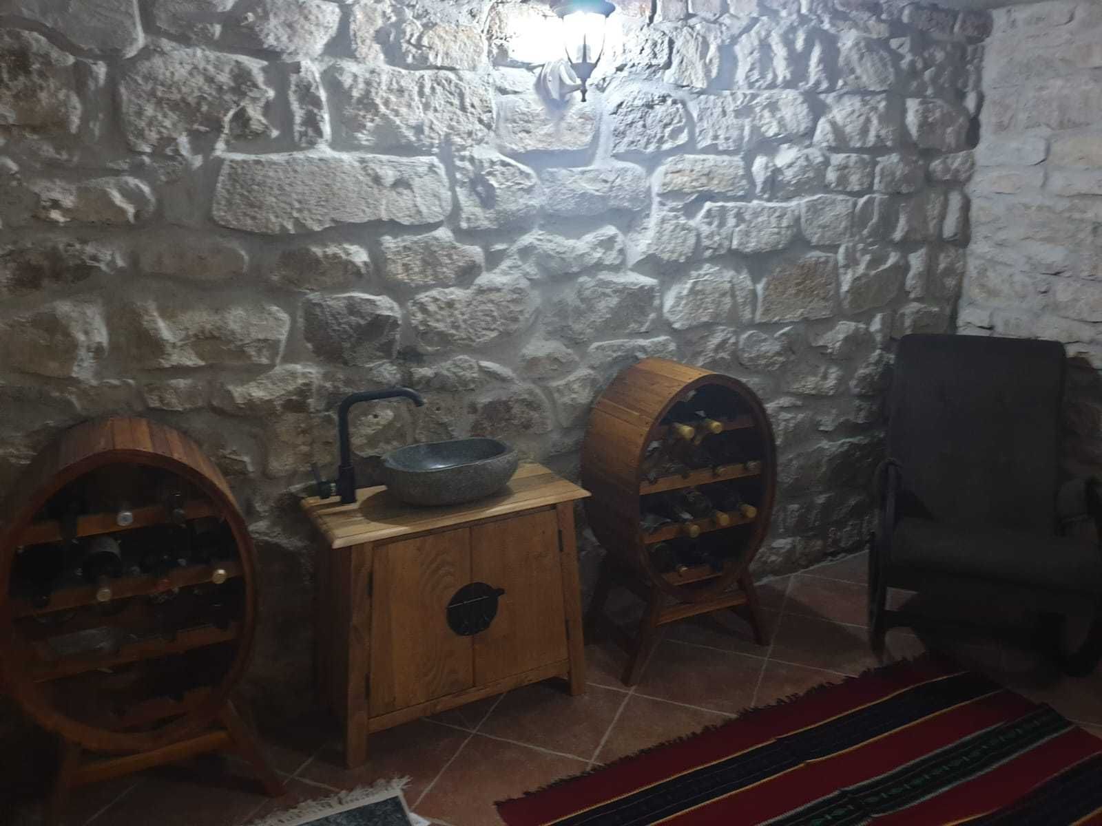 Продавам масивна триетажна къща в центъра на Горна Оряховица
