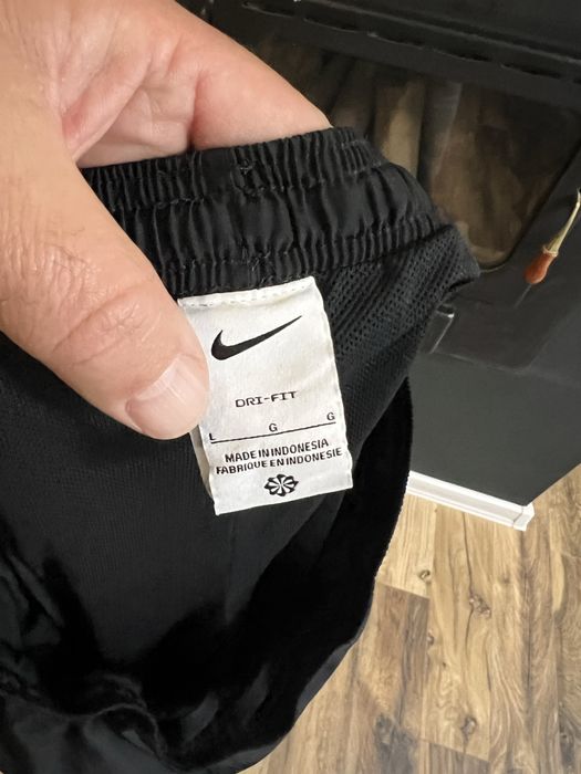 Nike Academy size L