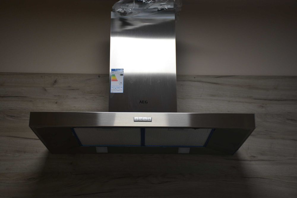 Абсорбатор 90 см AEG DBB4950M монтаж към стена