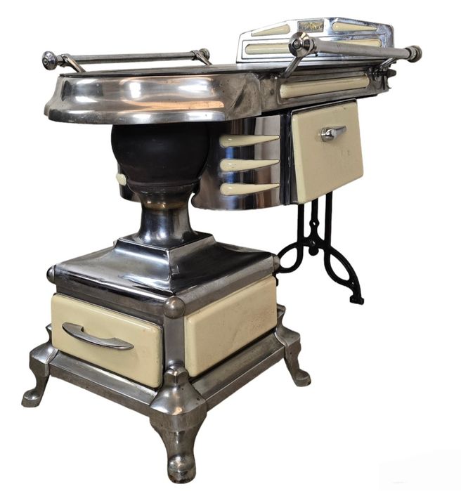 Semineu de gatit Sougland din fonta veche.l