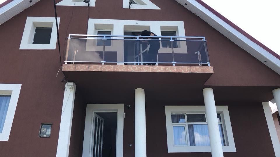 Balustrade din sticla cu profil de aliminiu