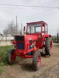 Vând tractor U650M