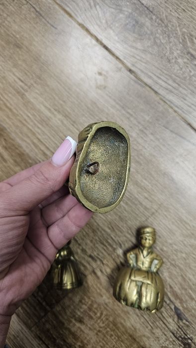 Trei modele de clopoței