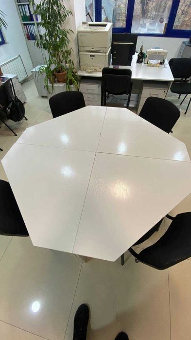 Модульные четыре стола для офиса