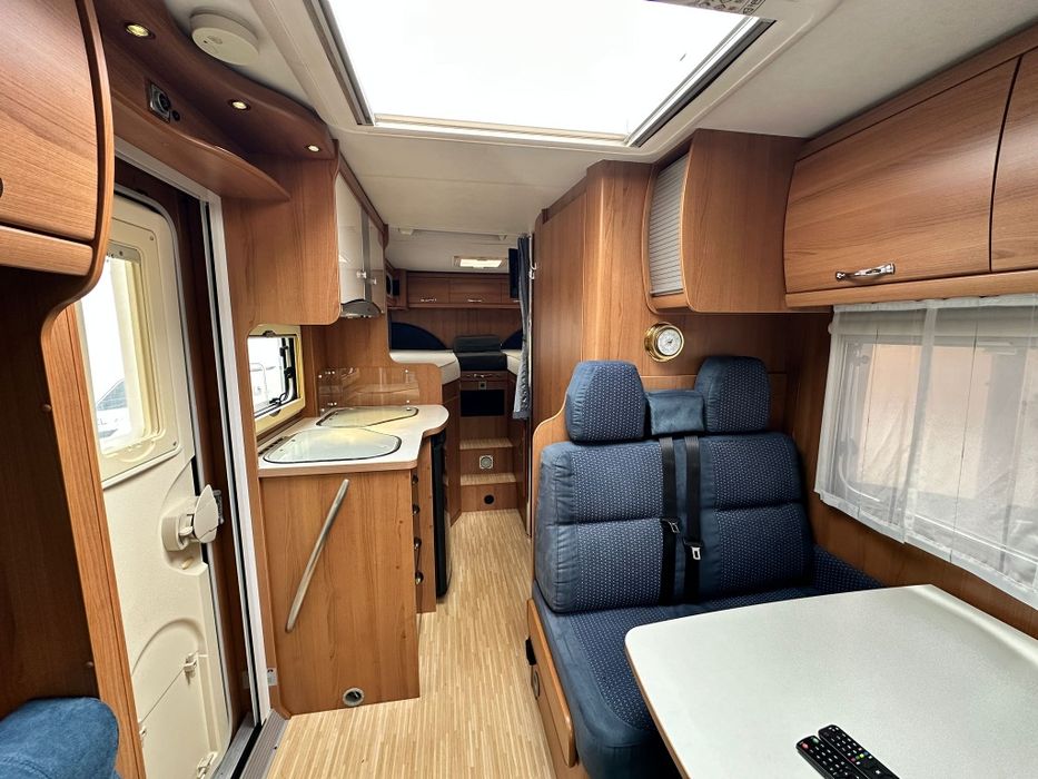 Autorulota Camper LMC Liberty Breezer V654 G,Aer conditionat fața spat