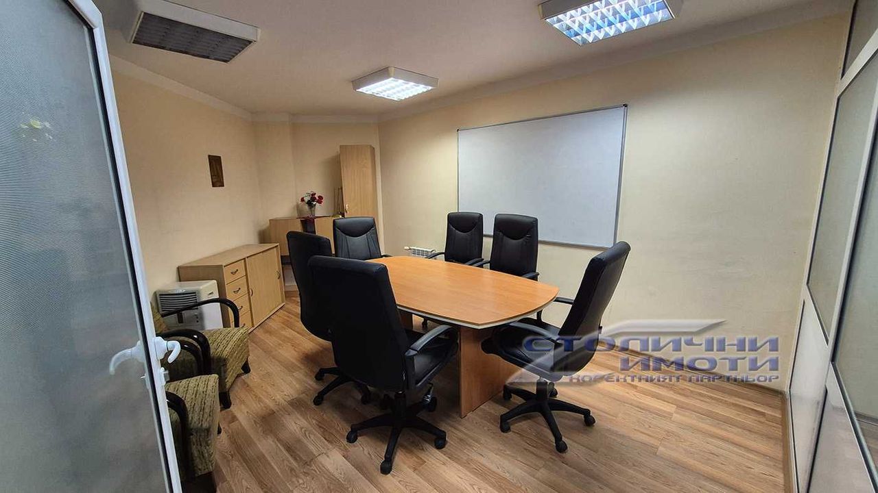 Дава се под наем Офис в София, Център - 100 кв.м за 900 € - Снимка #3