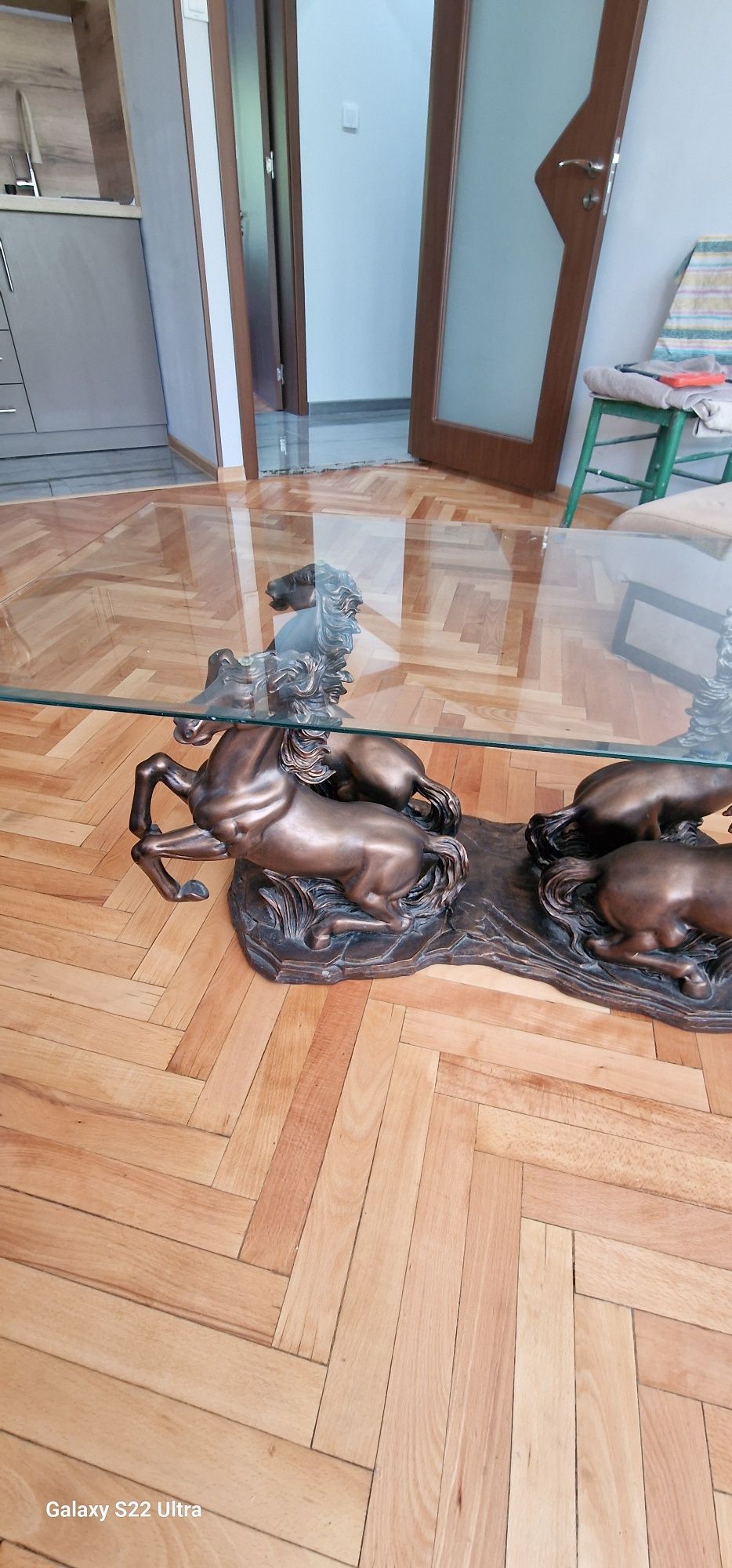 Уникална холна маса.