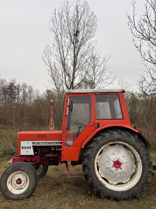 Tractor cu remorcă si plug