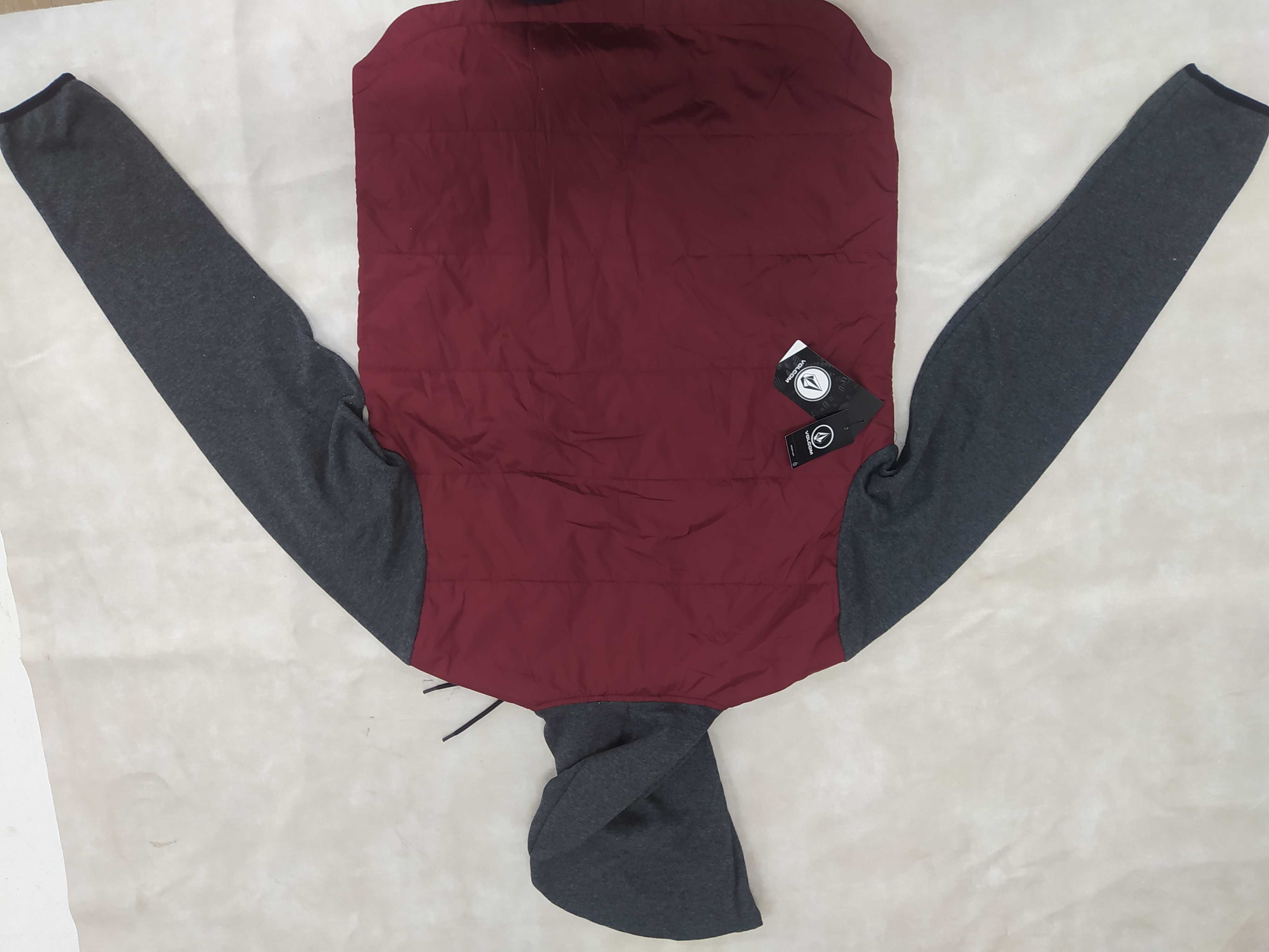 Ново Volcom яке М размер