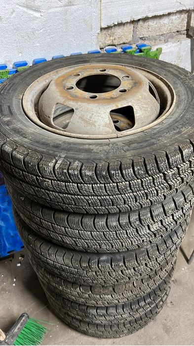 Срочно продам зимние балоны комплект на Газель