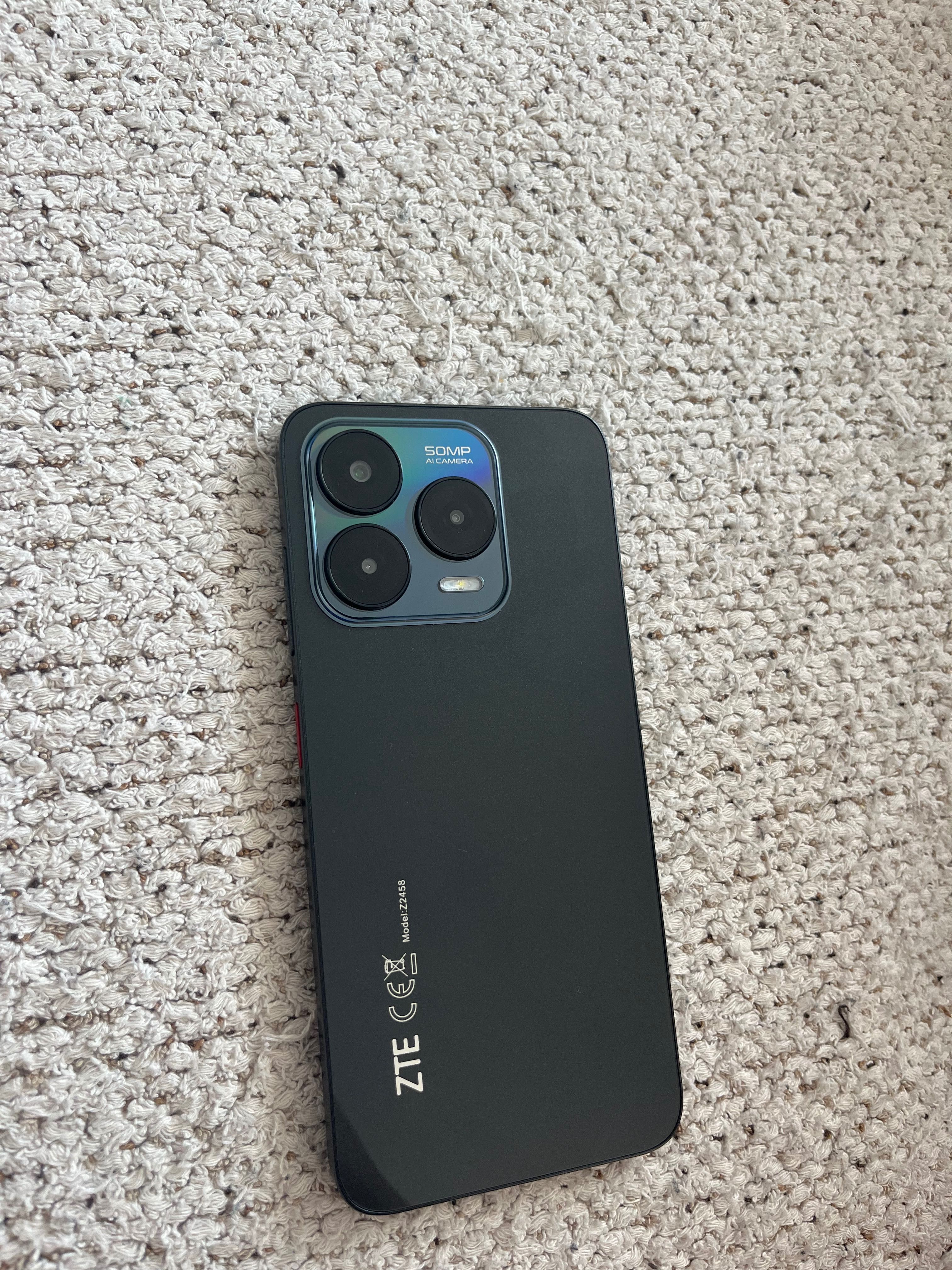 Чисто нов телефон ZTE Blade V70 Vita