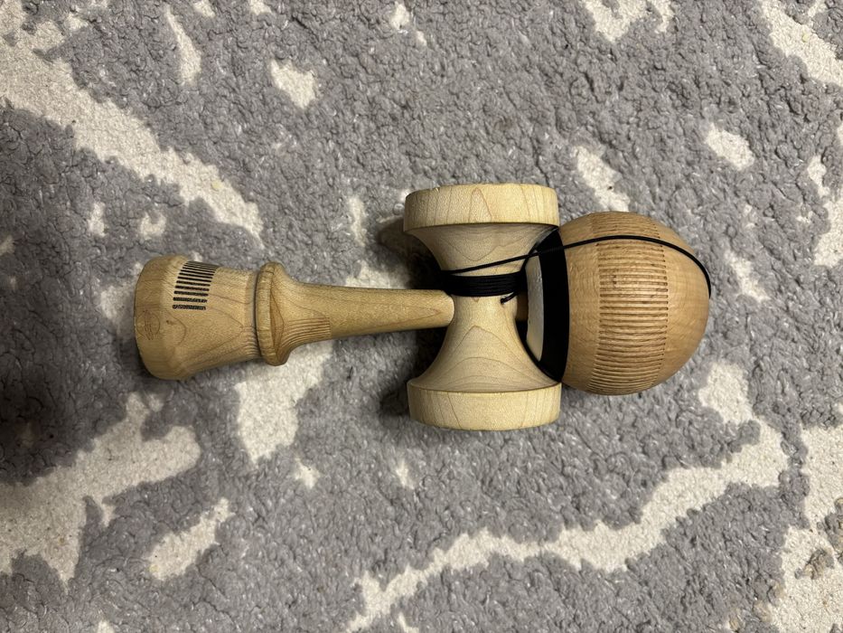 Kendama Sweets Broken Bones Natural semnata de Bisoi si Mocioiu