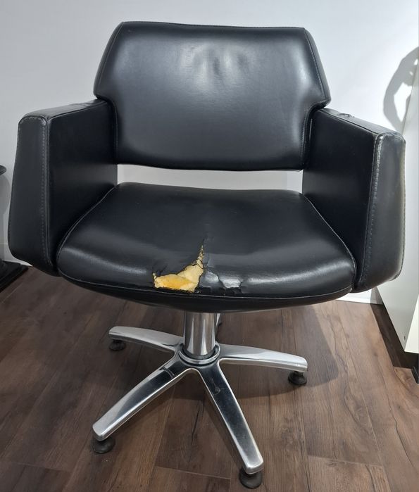 Vând scaun coafor/frizerie folosit