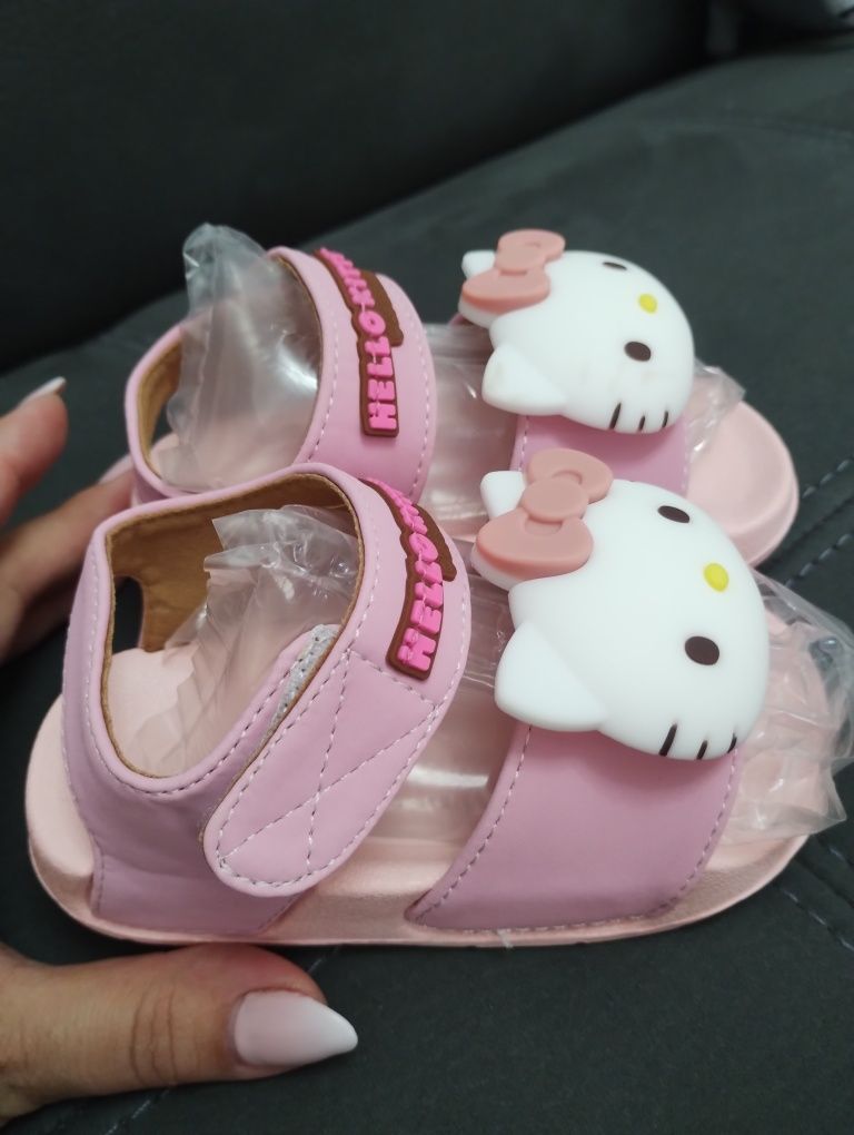 Сандали Hello Kitty за момиче, размер 24'5.