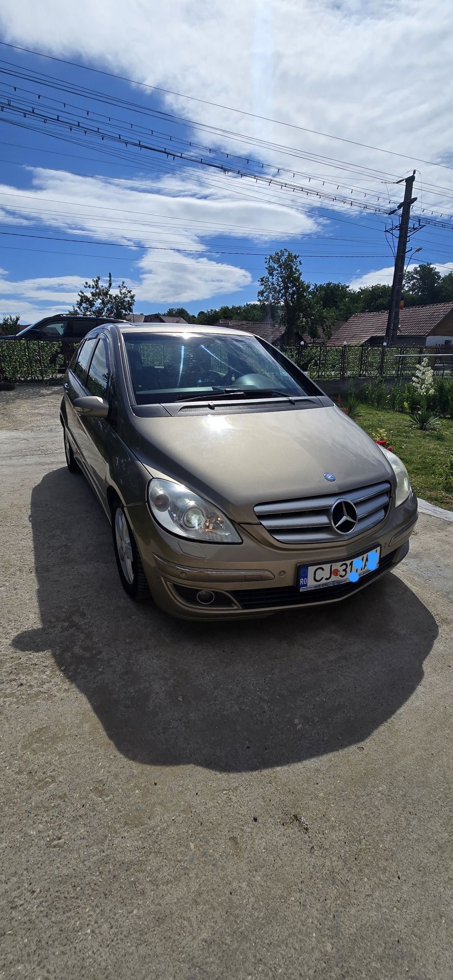 Vând Mercedes B200