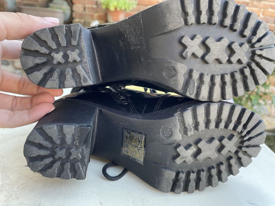 Дамски боти с дебел ток