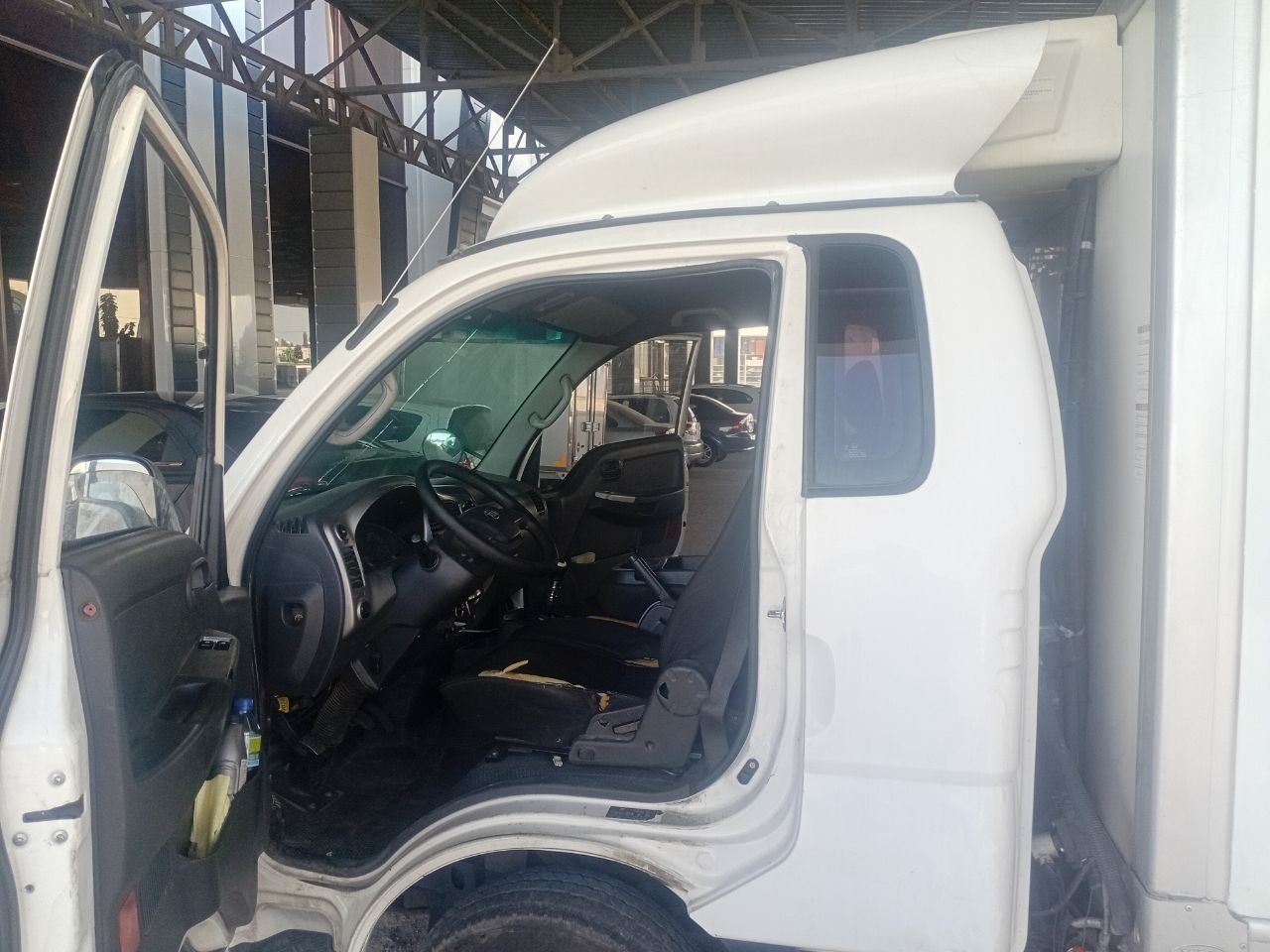 KIA BONGO sotiladi