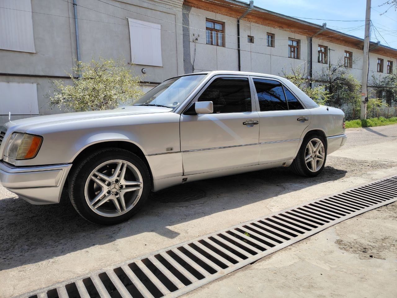 Mercedes Bens 124,motor 102,obyom 2 litr,Metan gazi bor.