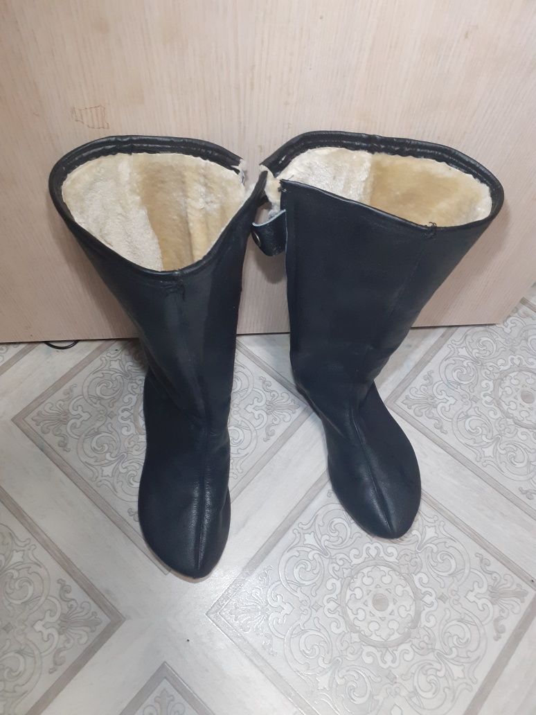 Продам сапоги масi  размер 43тёплые